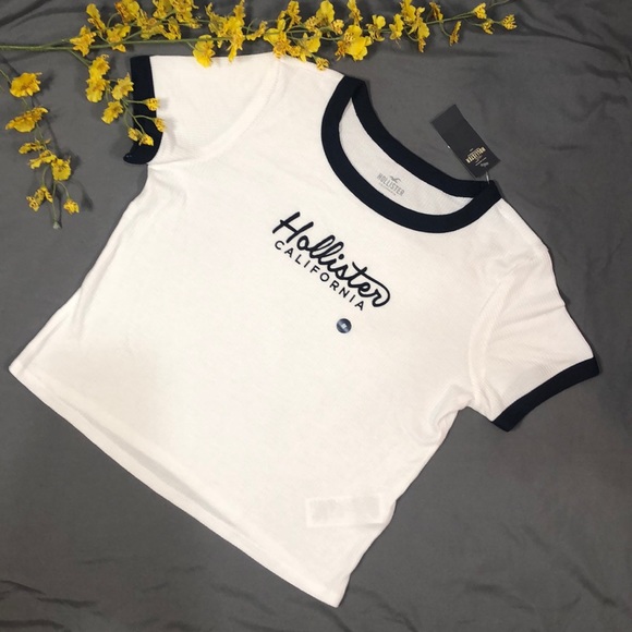 Hollister Tops - NWT Hollister Graphic Slim Tees Size: Medium